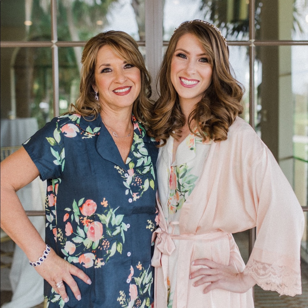 Meet your Poshers, Dena & Jen
